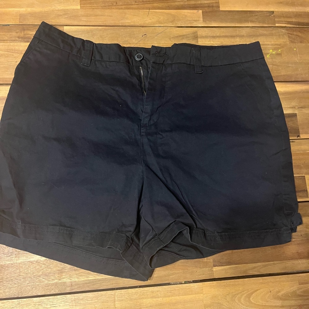 Womans Magellen Outdoors Mid Rise Cuffed Black cotton hiking Shorts Size 16